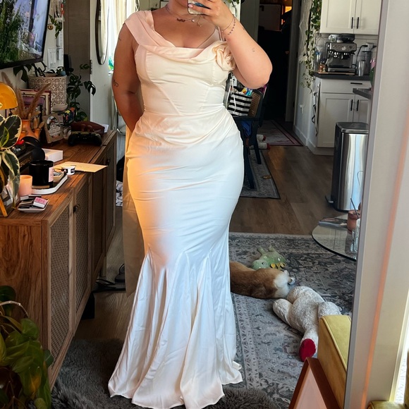 LEAU bridal gown - Picture 5 of 5